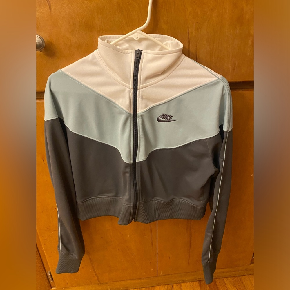 crop nike jacket
